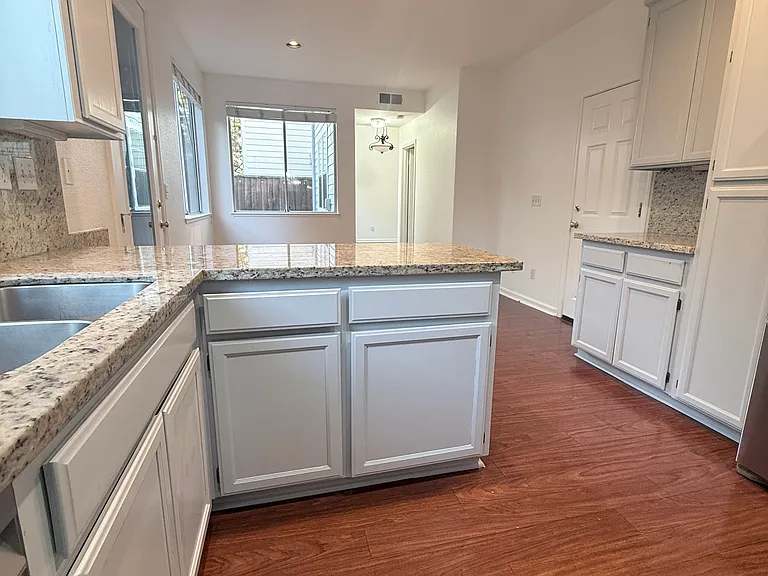 16 Elmwood Dr — Photo 11