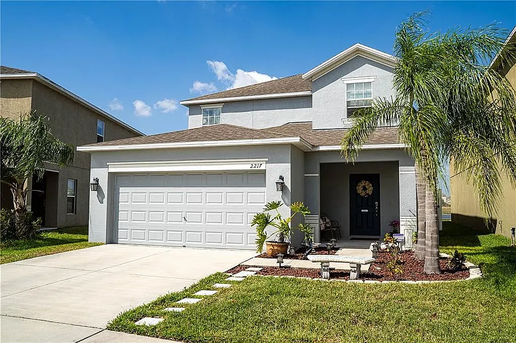 5 bed, 2224 sqft, $2,600 — Photo 1