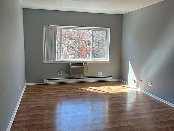 5th image of 3825-412-3825-41 N Pine Grove Ave #412