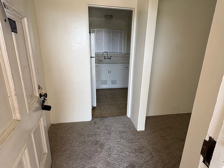 501 E Carrillo St #503 — Photo 3