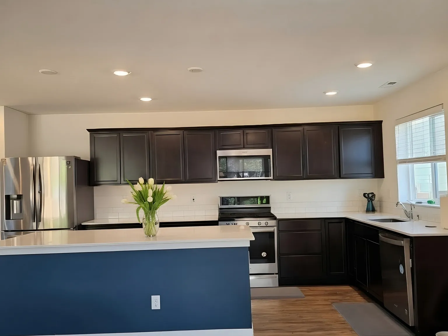 3 bed, 2.5 bath, 2109 sqft, $3,100 — Photo 4