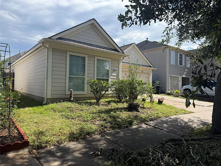 12818 Magenta Oaks Dr — Photo 3
