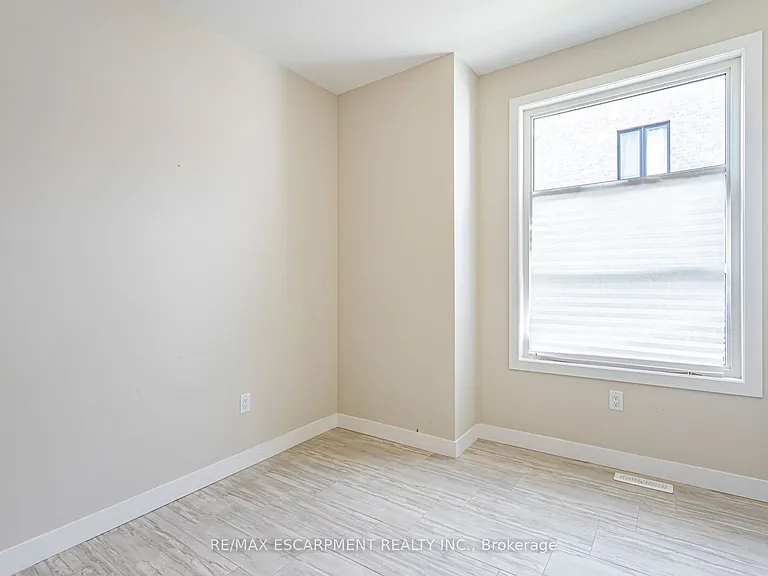 941 Manhattan Way — Photo 28