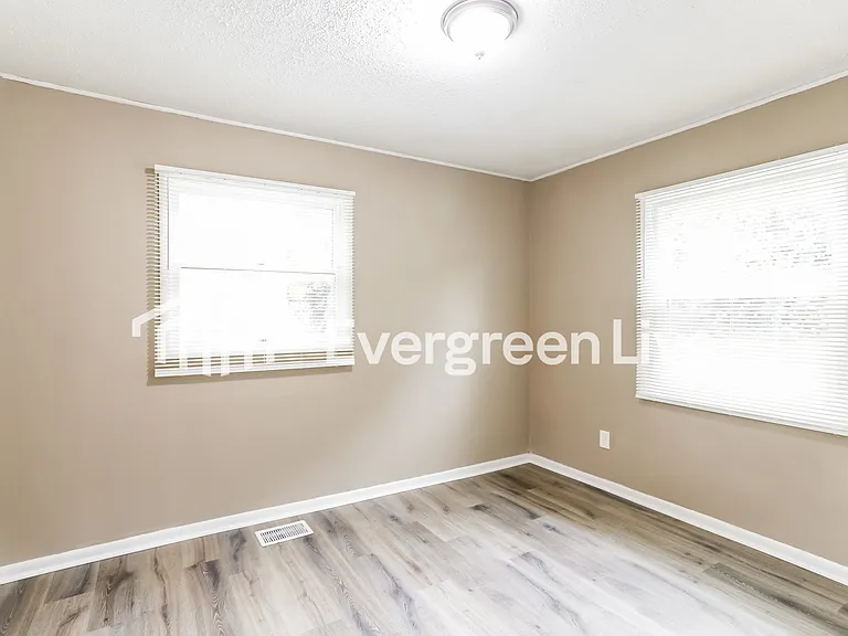 894 Antwerp Rd — Photo 12