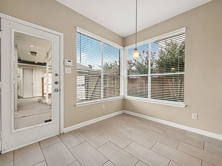 2215 Alberton Ln — Photo 11