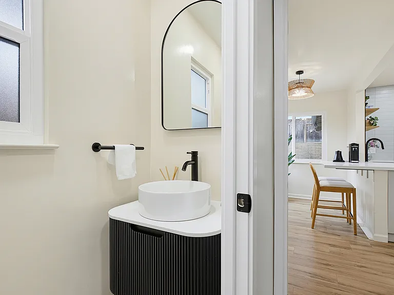 Fully remodeled half bathroom (Pic 1)