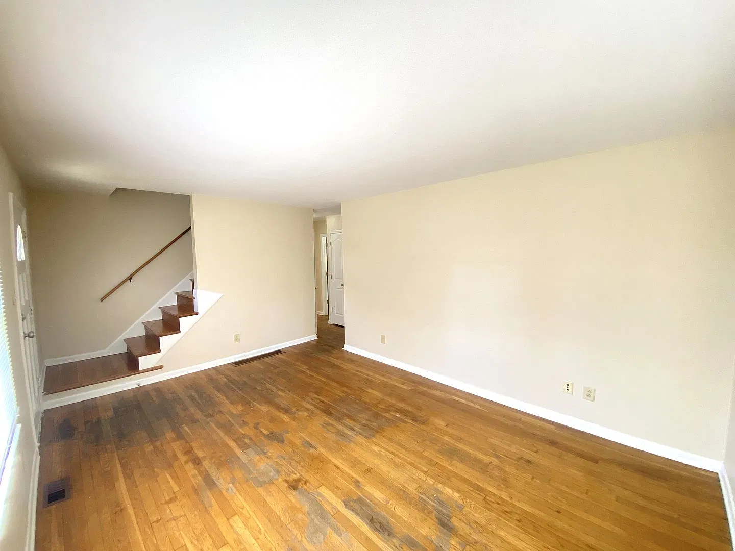 Stonybrook home with Full Basement and large backyard 20261009 — Photo 3