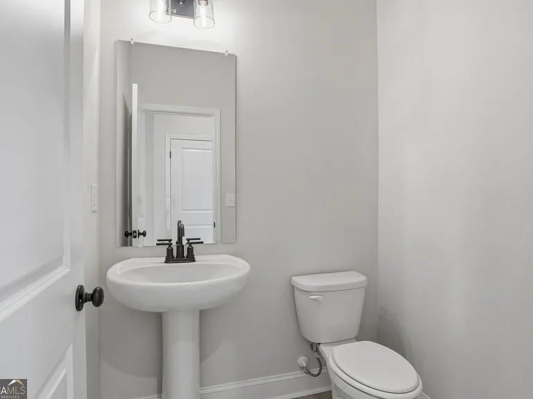 142 Henley St — Photo 5