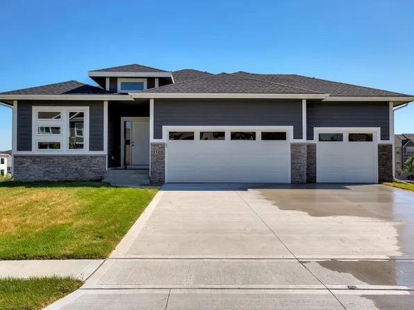 1105 89th St, West Des Moines, IA 50266