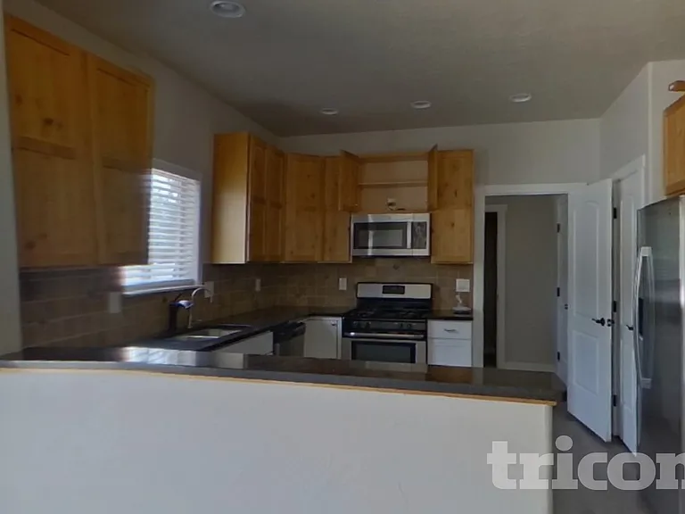 6145 W 8th St — Photo 6