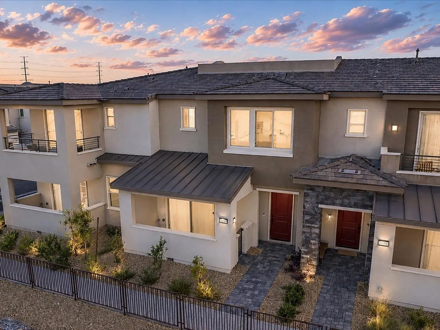 Rooftop Deck with Stunning Strip & Mountain Views — Photo 4