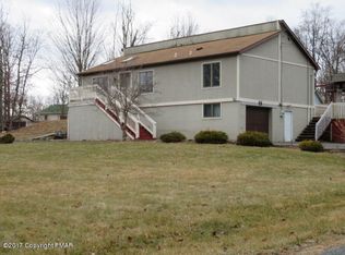 51 Walnut Trl, Bushkill, PA 18324
