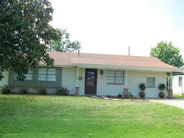 1216 Marshall Ave, Nederland, TX 77627