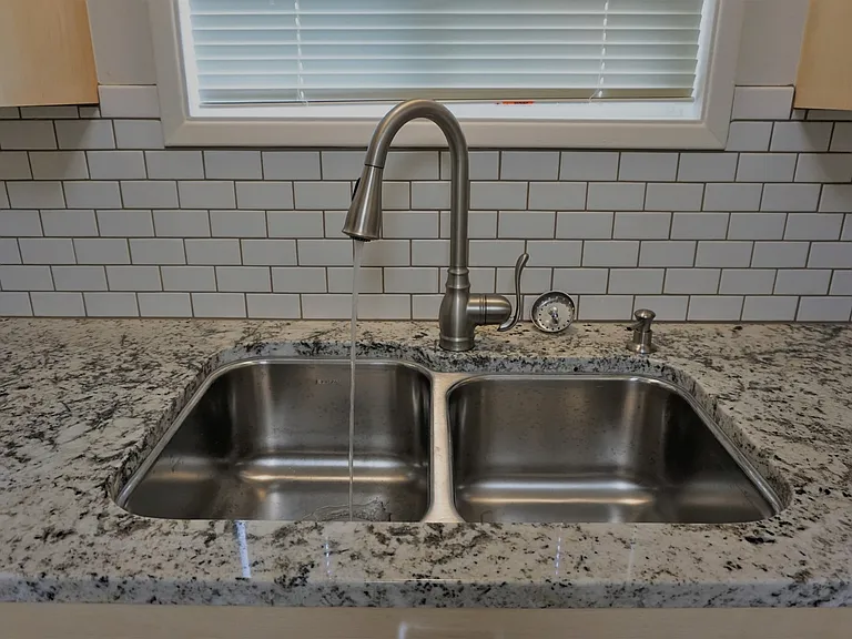 2906 Geary St SE — Photo 5