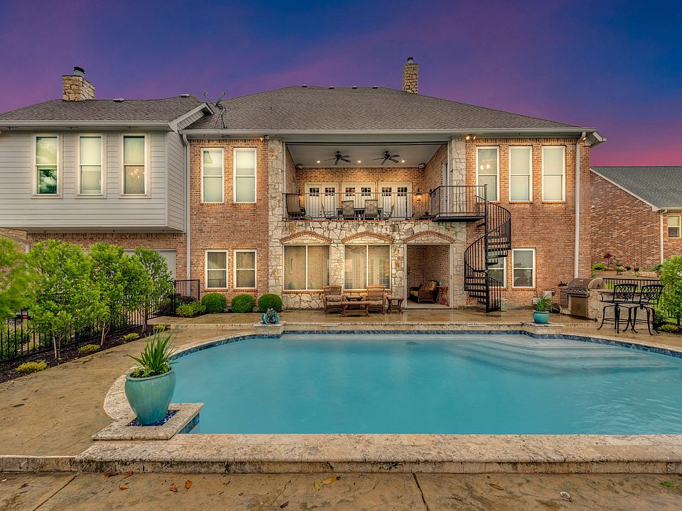 1st image of 410 Moonlight Dr