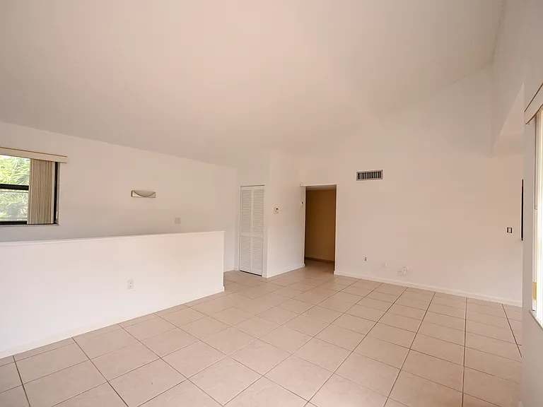 445 W Park Dr #203 — Photo 3