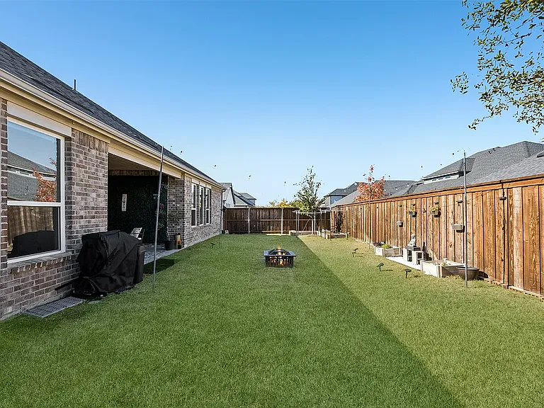 2004 Huntersridge Dr — Photo 24