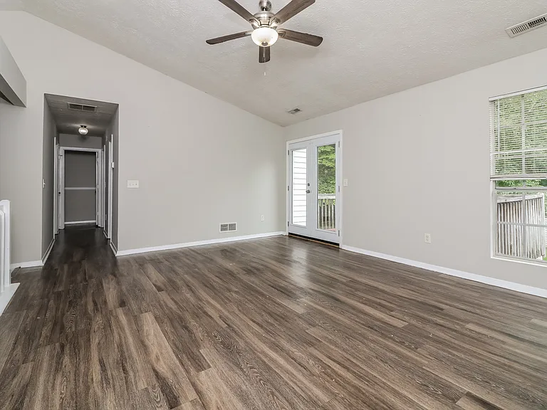 871 Highland Ter NE — Photo 10