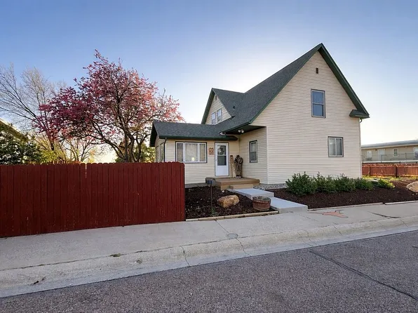 120 S Seneca Ave, Newcastle, WY 82701