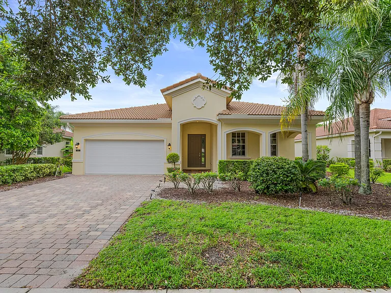 6752 Osage Cir — Photo 1