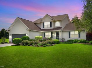 188 Brook View Dr, Cuyahoga Falls, OH 44223