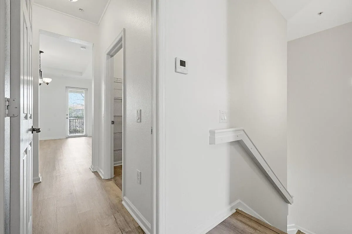 3 bed, 2.5 bath, 1434 sqft, $3,300 — Photo 3
