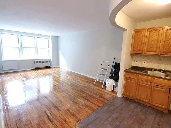 2nd image of 330 E 19th St #2Z