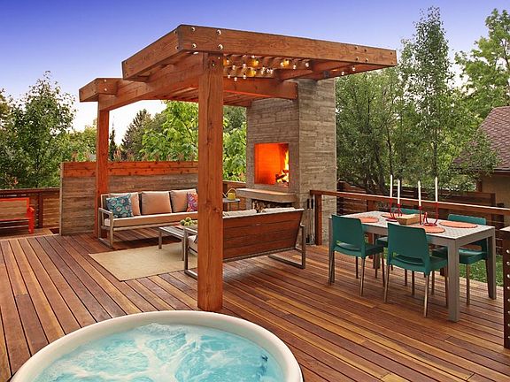 Fire Pit / Hot Tub