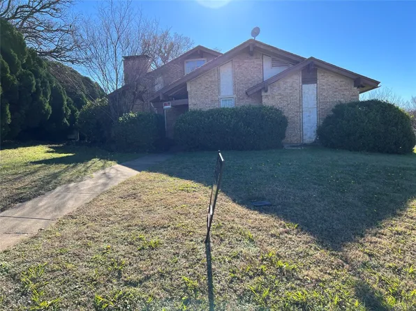 704 Ridgeway Rd, Joshua, TX 76058