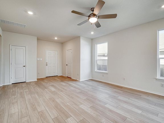 5th image of 122 Lucky Texan Cv