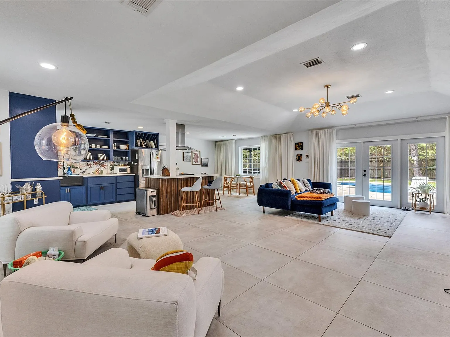 3 bed, 2.0 bath, 1548 sqft, $2,200 — Photo 1