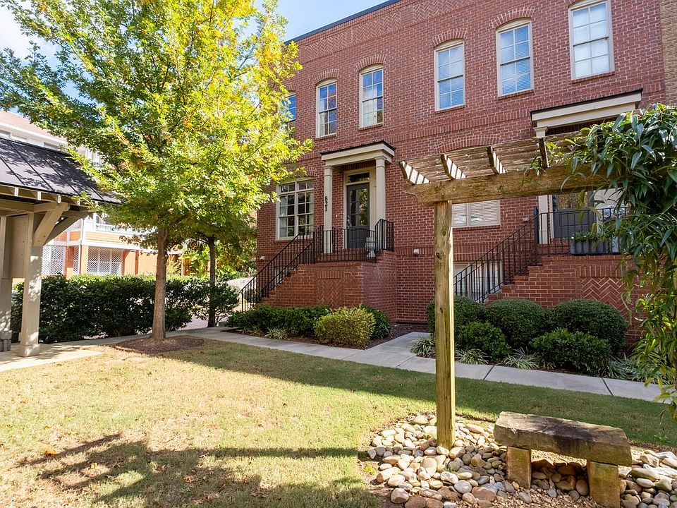 1st image of 821 Virginia Park Cir NE #821
