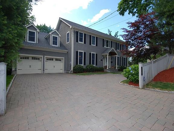 Beautiful move-in condition Colonial Home