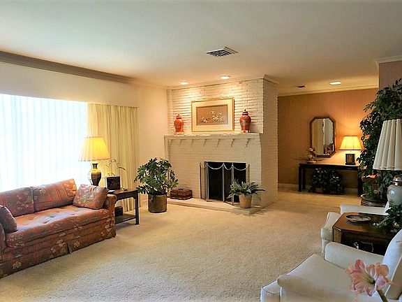 4th image of 799 Lakeshire Dr