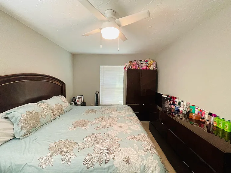 5813 S 37th Ct — Photo 2