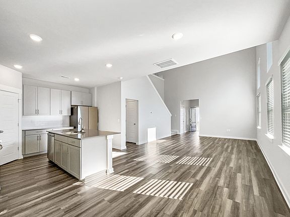 3rd image of 1707 Lannister Ave
