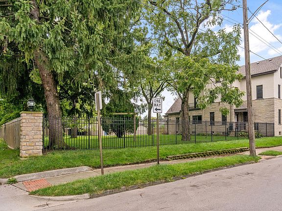 4th image of 367 E Jenkins Ave