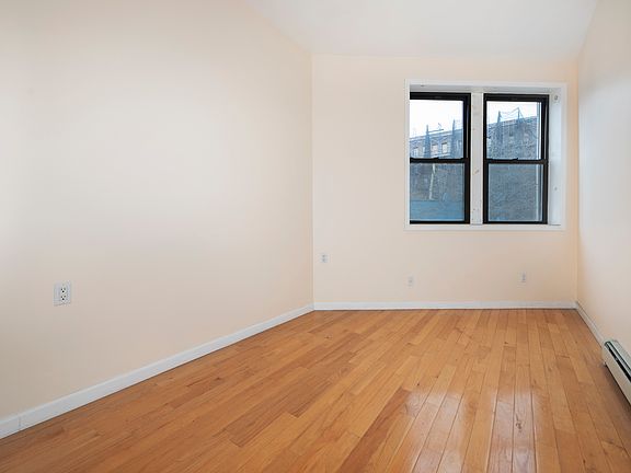 3rd image of 4318 Greenpoint Ave Unit 2F