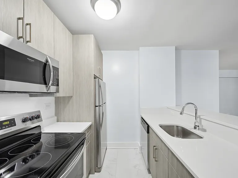 1540 Pelham Pkwy S #1K — Photo 3