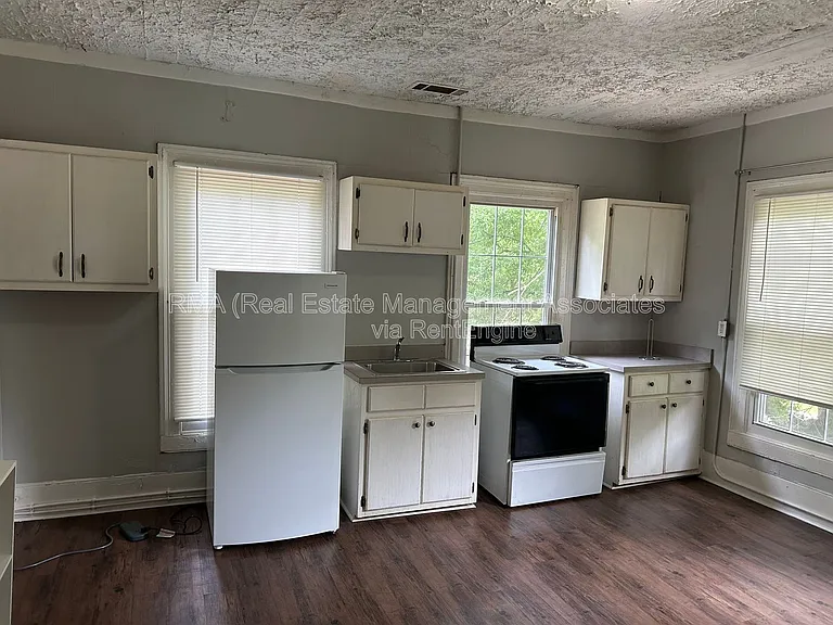 738 W Poplar St #4 — Photo 2