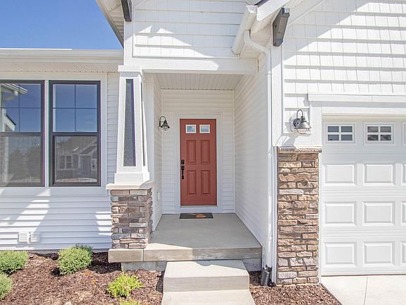3rd image of 997 SE Haven Dr Unit 2