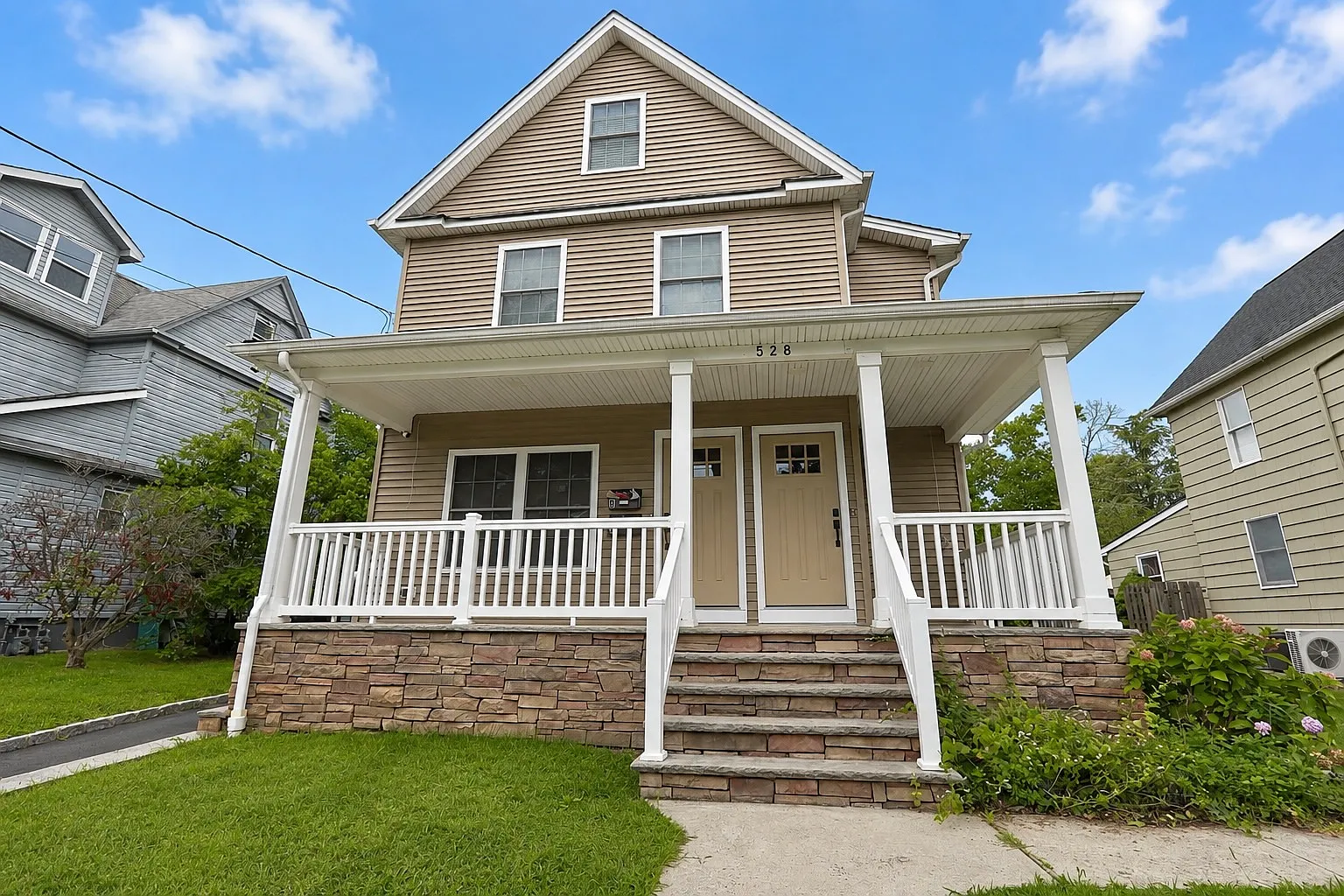 3 bed, $4,000 — Photo 2