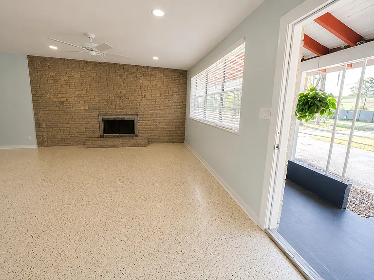 1145 Cordova Ave — Photo 6