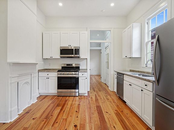 5th image of 2316 Barracks St