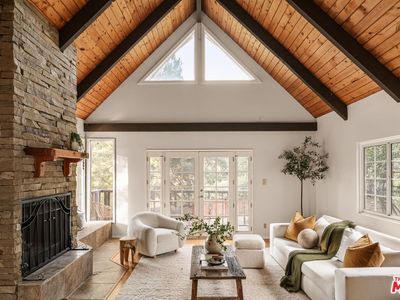 20500 Paradise Ln, Topanga, CA, 90290