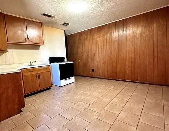 4th image of 161 Ursula Dr