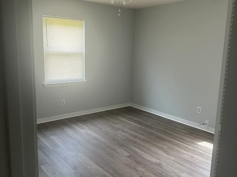 1185 Greenbrier Blvd — Photo 13