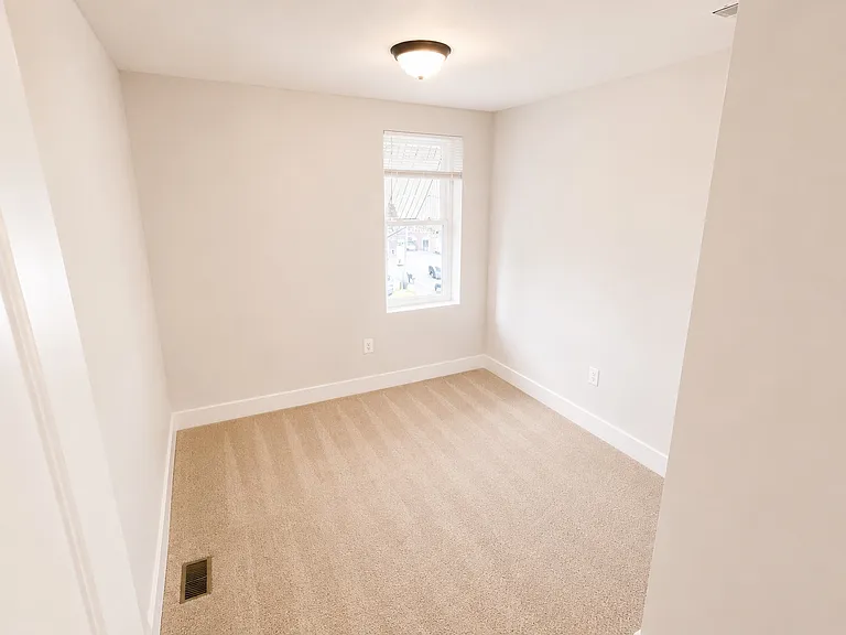 432 Bonsal St — Photo 11