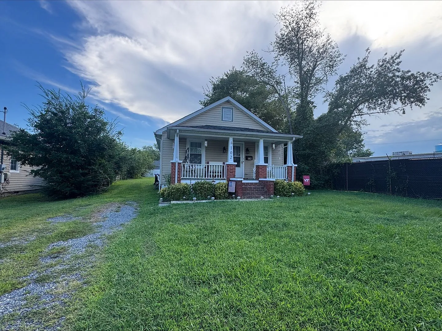 Coming Soon - Charming Home In Fredericksburg — Photo 2