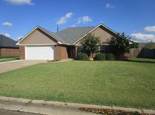 906 N Park Cir, Greenwood, MS 38930